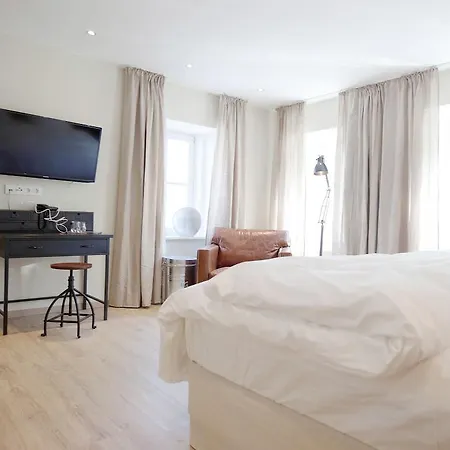 Viii Hotel 4*