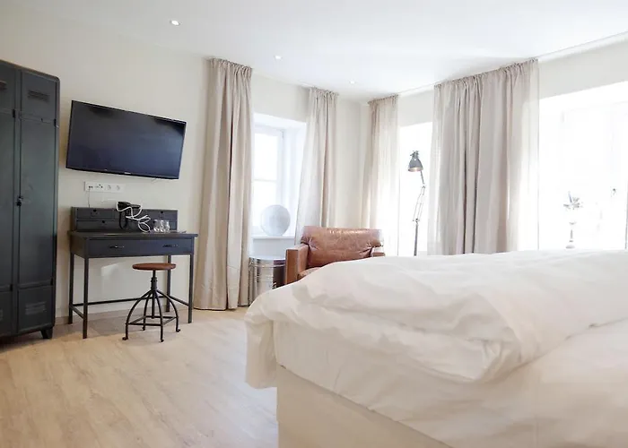 Viii Hotel 4*